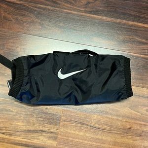 Nike Therma Fit Hand Warmer